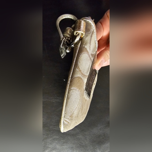 Coach Poppy Silver Wristlet EUC - Picture 8 of 16